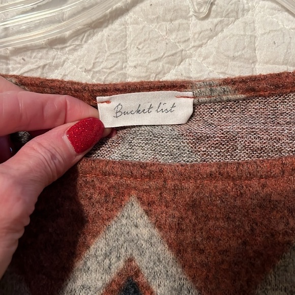 Chevron pattern blouse. - Picture 3 of 7